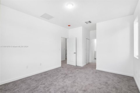 Adosado en venta en Miami, Florida, 5 dormitorios, 232.44 m2 № 1439865 - foto 24