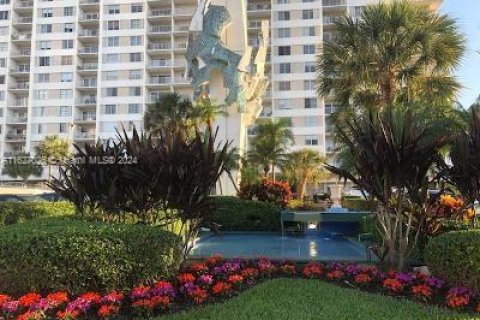 Condo in Sunny Isles Beach, Florida, 1 bedroom  № 1290801 - photo 1