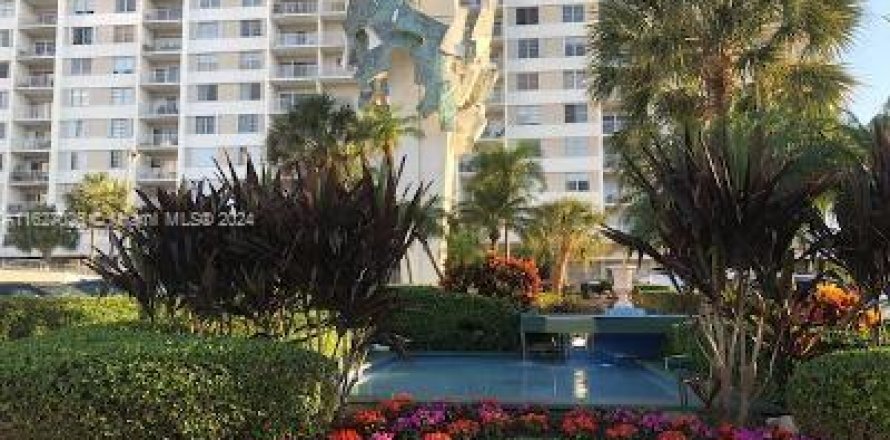 Condo in Sunny Isles Beach, Florida, 1 bedroom  № 1290801