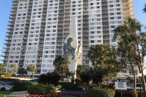 Copropriété à vendre à Sunny Isles Beach, Floride: 1 chambre, 70.79 m2 № 1290801 - photo 2