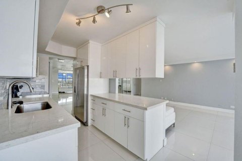 Copropriété à vendre à Sunny Isles Beach, Floride: 2 chambres, 138.24 m2 № 1216150 - photo 14