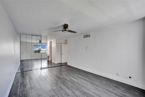 Condo in Sunny Isles Beach, Florida, 2 bedrooms  № 1216150 - photo 8