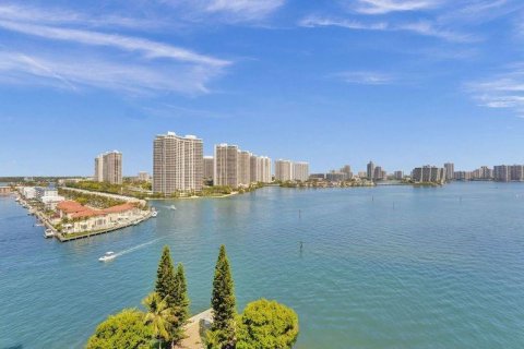 Condo in Sunny Isles Beach, Florida, 2 bedrooms  № 1216150 - photo 3