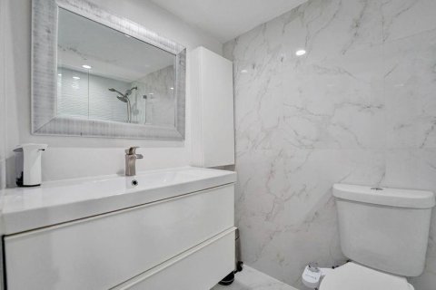 Condo in Sunny Isles Beach, Florida, 2 bedrooms  № 1216150 - photo 4