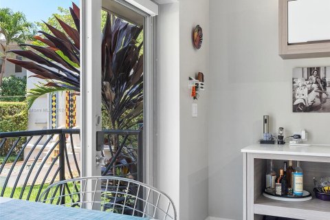 Condo in Miami Beach, Florida, 1 bedroom  № 1209392 - photo 9