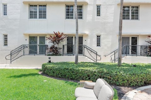 Condo in Miami Beach, Florida, 1 bedroom  № 1209392 - photo 28