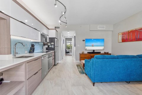 Condo in Miami Beach, Florida, 1 bedroom  № 1209392 - photo 4