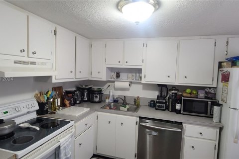 Condo in Davie, Florida, 2 bedrooms  № 1228133 - photo 4