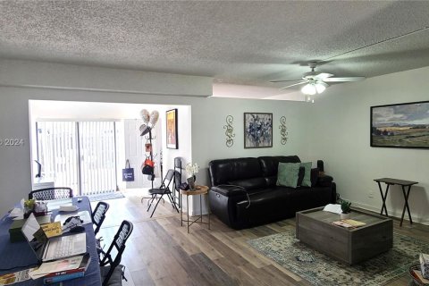 Condo in Davie, Florida, 2 bedrooms  № 1228133 - photo 10