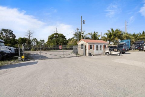 Commercial property in Miami, Florida № 1099432 - photo 6