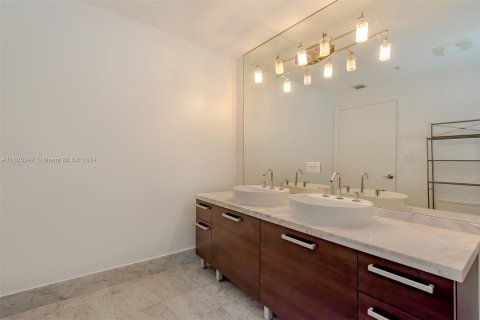 Condo in Miami, Florida, 1 bedroom  № 1281612 - photo 13