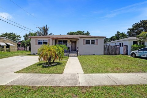 Villa ou maison à vendre à North Miami Beach, Floride: 3 chambres, 116.31 m2 № 1281614 - photo 1