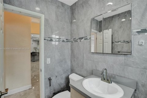 House in North Miami Beach, Florida 3 bedrooms, 116.31 sq.m. № 1281614 - photo 26