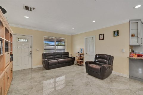 House in North Miami Beach, Florida 3 bedrooms, 116.31 sq.m. № 1281614 - photo 15