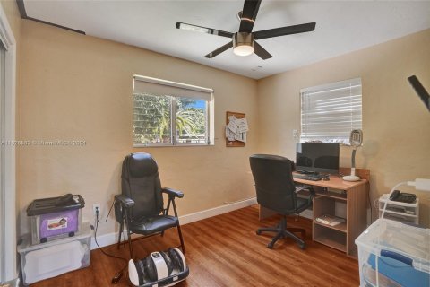 House in North Miami Beach, Florida 3 bedrooms, 116.31 sq.m. № 1281614 - photo 19