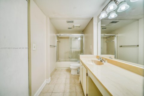 Copropriété à vendre à Pembroke Pines, Floride: 2 chambres, 81.75 m2 № 1281653 - photo 18