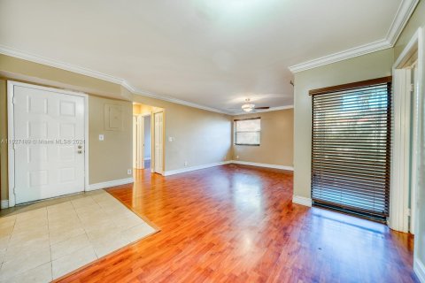 Copropriété à vendre à Pembroke Pines, Floride: 2 chambres, 81.75 m2 № 1281653 - photo 10