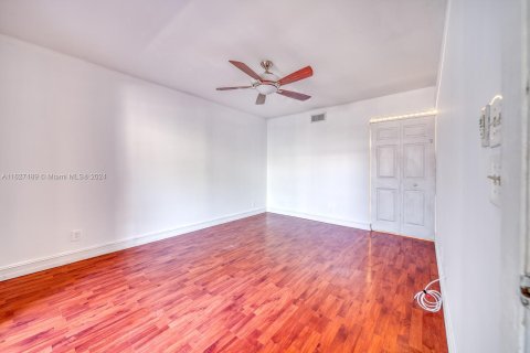 Copropriété à vendre à Pembroke Pines, Floride: 2 chambres, 81.75 m2 № 1281653 - photo 13