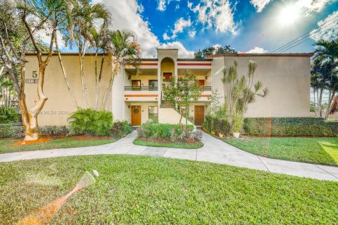 Copropriété à vendre à Pembroke Pines, Floride: 2 chambres, 81.75 m2 № 1281653 - photo 1