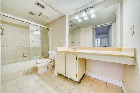 Copropriété à vendre à Pembroke Pines, Floride: 2 chambres, 81.75 m2 № 1281653 - photo 19