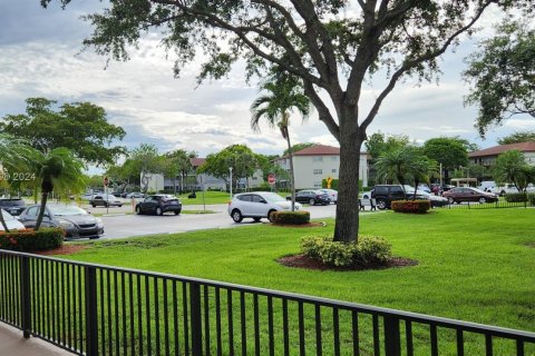 Copropriété à vendre à Pembroke Pines, Floride: 2 chambres, 108.32 m2 № 1281613 - photo 11