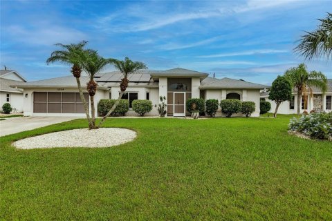 House in Port Charlotte, Florida 3 bedrooms, 191.38 sq.m. № 1267774 - photo 1