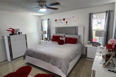 Casa en venta en Cutler Bay, Florida, 4 dormitorios, 131.27 m2 № 1135581 - foto 15