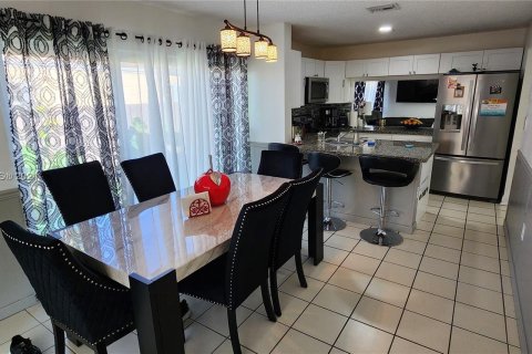 Casa en venta en Cutler Bay, Florida, 4 dormitorios, 131.27 m2 № 1135581 - foto 10