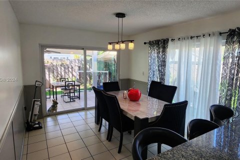 Casa en venta en Cutler Bay, Florida, 4 dormitorios, 131.27 m2 № 1135581 - foto 9