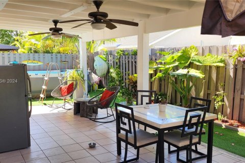 Casa en venta en Cutler Bay, Florida, 4 dormitorios, 131.27 m2 № 1135581 - foto 21