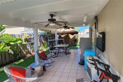 Casa en venta en Cutler Bay, Florida, 4 dormitorios, 131.27 m2 № 1135581 - foto 25