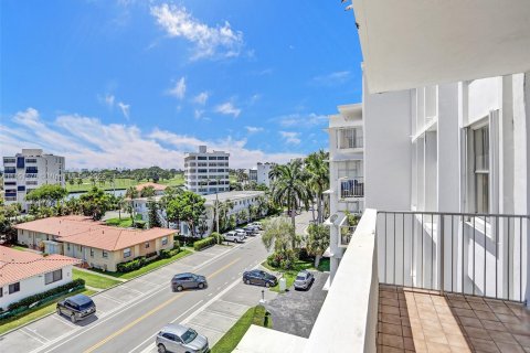 Condominio en venta en Bay Harbor Islands, Florida, 1 dormitorio, 118.45 m2 № 874011 - foto 3
