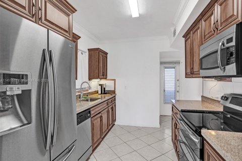Condominio en venta en Bay Harbor Islands, Florida, 1 dormitorio, 118.45 m2 № 874011 - foto 17