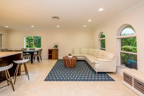 House in Coral Gables, Florida 3 bedrooms № 1384313 - photo 9