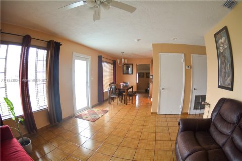 Casa en venta en Miami Gardens, Florida, 4 dormitorios, 163.69 m2 № 1384274 - foto 12