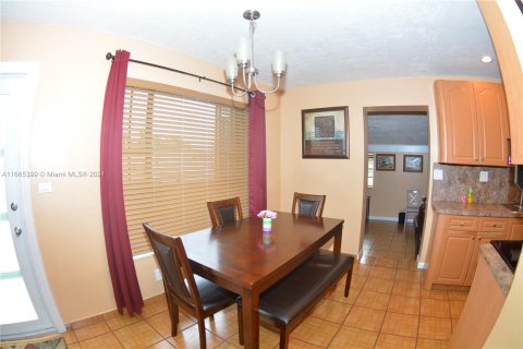 Casa en venta en Miami Gardens, Florida, 4 dormitorios, 163.69 m2 № 1384274 - foto 14