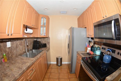 Casa en venta en Miami Gardens, Florida, 4 dormitorios, 163.69 m2 № 1384274 - foto 17