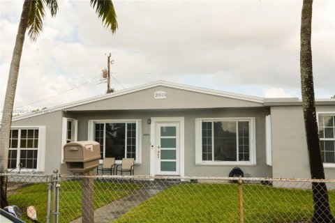 House in Miami Gardens, Florida 4 bedrooms, 163.69 sq.m. № 1384274 - photo 8