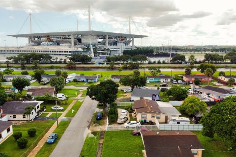 Villa ou maison à vendre à Miami Gardens, Floride: 4 chambres, 163.69 m2 № 1384274 - photo 5