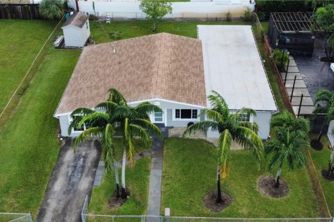 Villa ou maison à vendre à Miami Gardens, Floride: 4 chambres, 163.69 m2 № 1384274 - photo 4