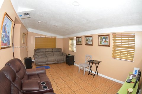 Villa ou maison à vendre à Miami Gardens, Floride: 4 chambres, 163.69 m2 № 1384274 - photo 21