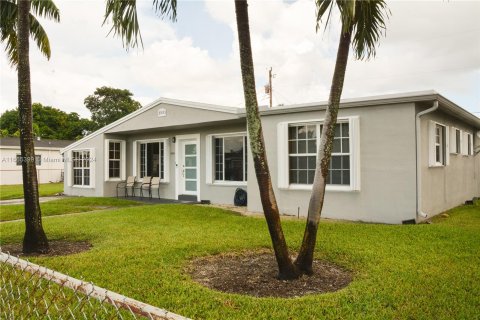 Villa ou maison à vendre à Miami Gardens, Floride: 4 chambres, 163.69 m2 № 1384274 - photo 9