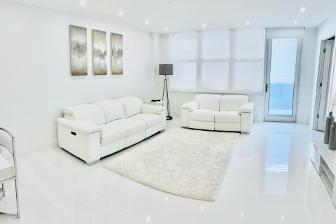 Condo in Hollywood, Florida, 1 bedroom  № 1159467 - photo 12