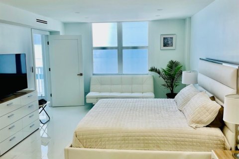 Condo in Hollywood, Florida, 1 bedroom  № 1159467 - photo 10