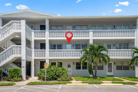 Condo in Saint Petersburg, Florida, 1 bedroom  № 1336871 - photo 9