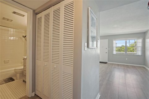 Condominio en venta en Saint Petersburg, Florida, 1 dormitorio, 60.39 m2 № 1336871 - foto 19