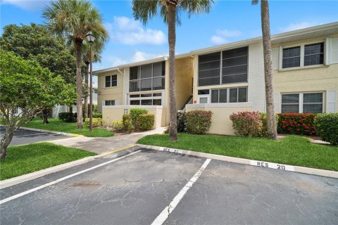 Condo in Palm Bay, Florida, 2 bedrooms  № 1336801 - photo 1