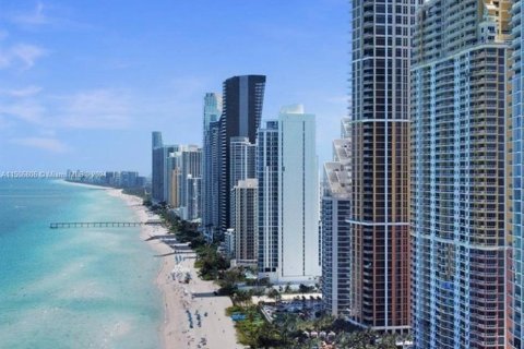 Hotel en venta en Sunny Isles Beach, Florida, 51.19 m2 № 925071 - foto 1