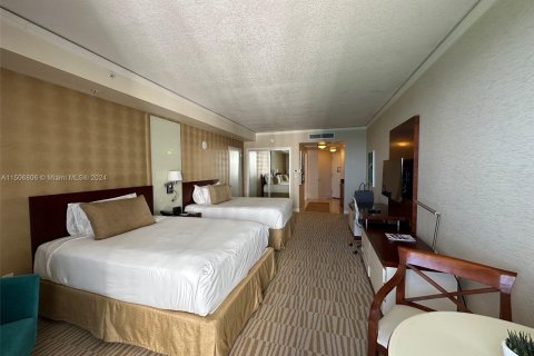 Hotel en venta en Sunny Isles Beach, Florida, 51.19 m2 № 925071 - foto 18