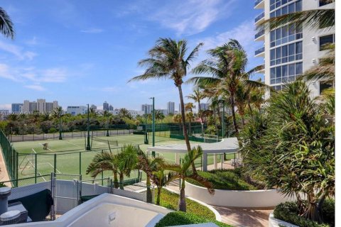 Hotel en venta en Sunny Isles Beach, Florida, 51.19 m2 № 925071 - foto 26